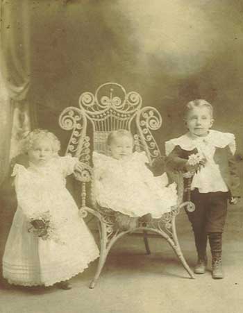 Unidentified children Boynton studio maybe Clune girl.jpg